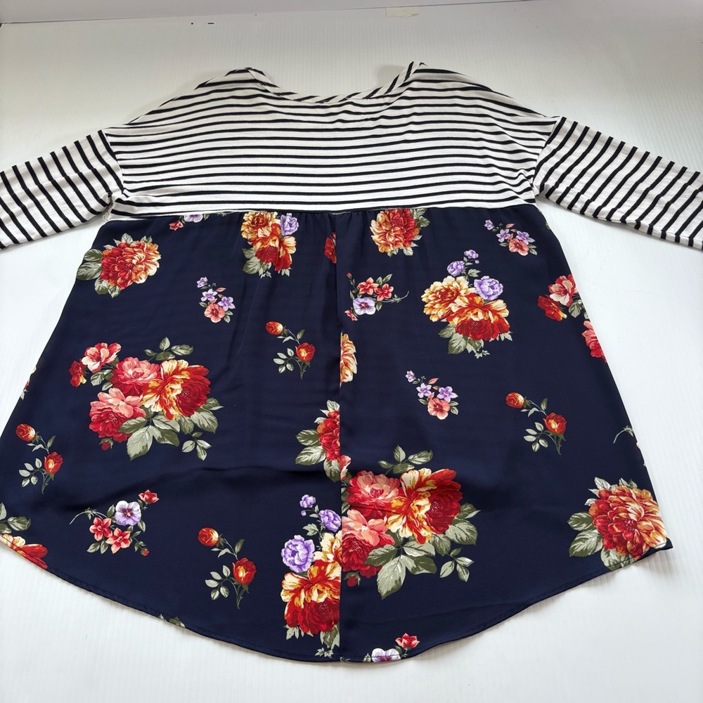 Women’s Multimedia Black and White Striped Blouse with Floral Sides&Back SzXL - Picture 11 of 11